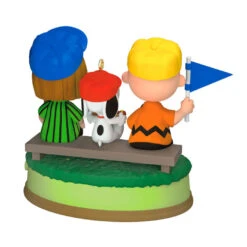Hallmark The Peanuts® Gang Batter Up! Musical Ornament -Hallmark Store Peanuts Gang Watching Baseball Keepsake Ornament 3299QXI7059 06