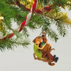 Hallmark Scooby-Doo™ Frightened Friends Ornament -Hallmark Store ScoobyDoo and Shaggy Keepsake Ornament 2099QXI6089 02