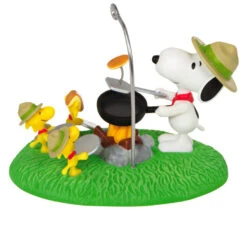 Hallmark The Peanuts® Gang Pancake Pals Ornament -Hallmark Store Snoopy Beagle Scouts Pancake Breakfast Keepsake Ornament 1899QXI7049 06